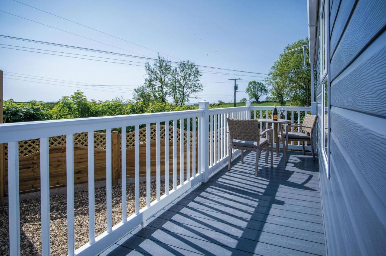 The Studio - 1 Bedroom Cabin - Amroth Exterior photo
