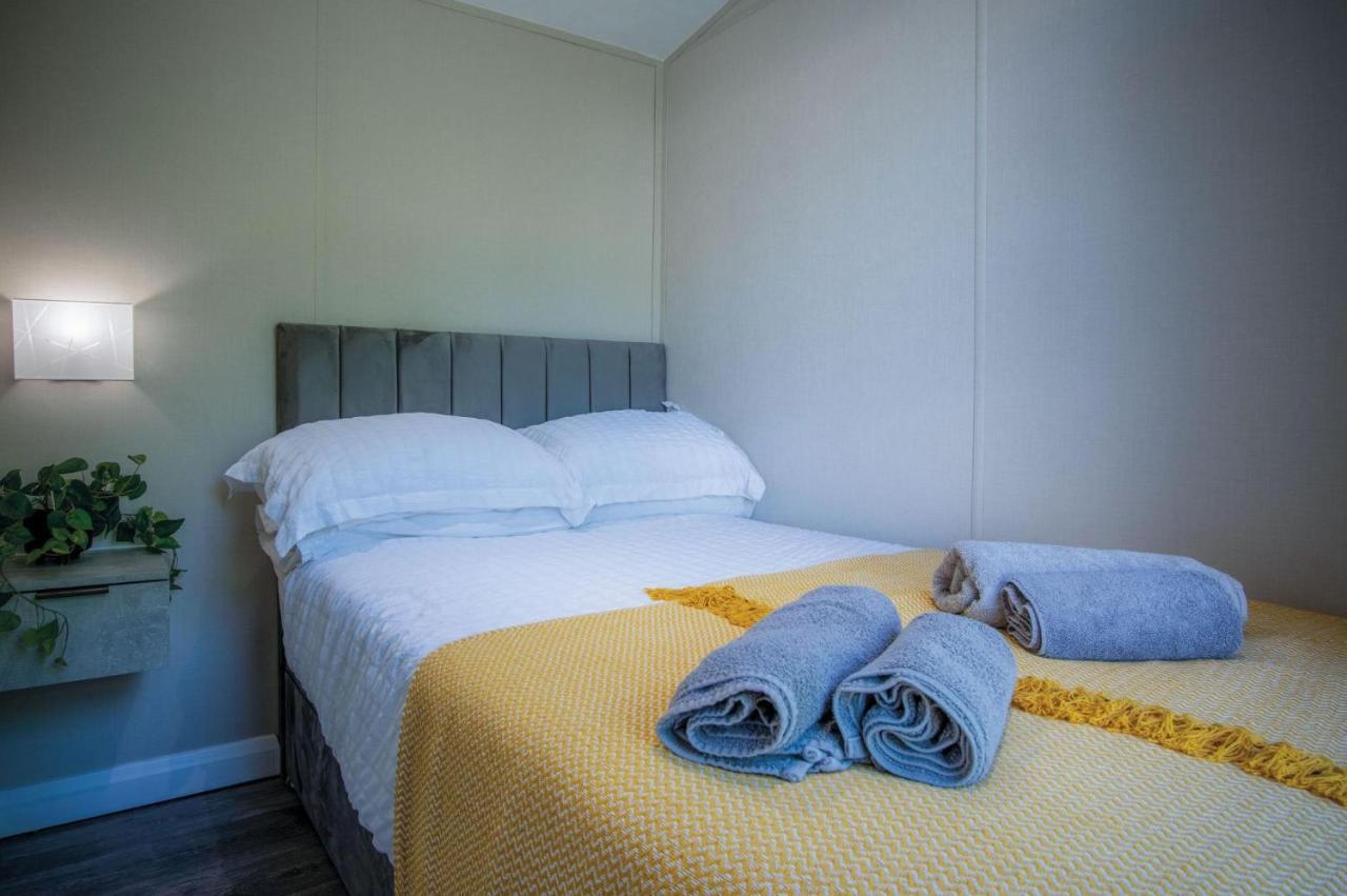 The Studio - 1 Bedroom Cabin - Amroth Exterior photo