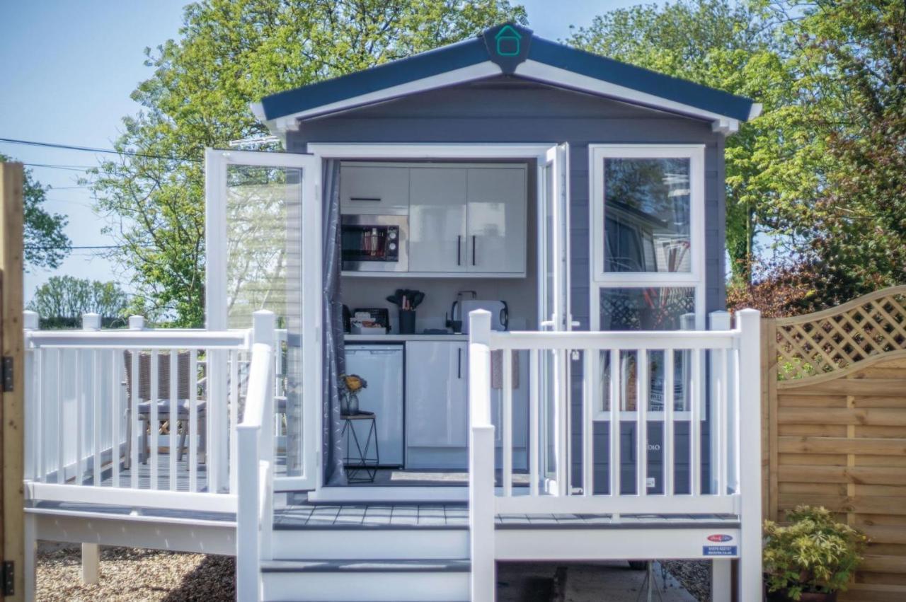 The Studio - 1 Bedroom Cabin - Amroth Exterior photo