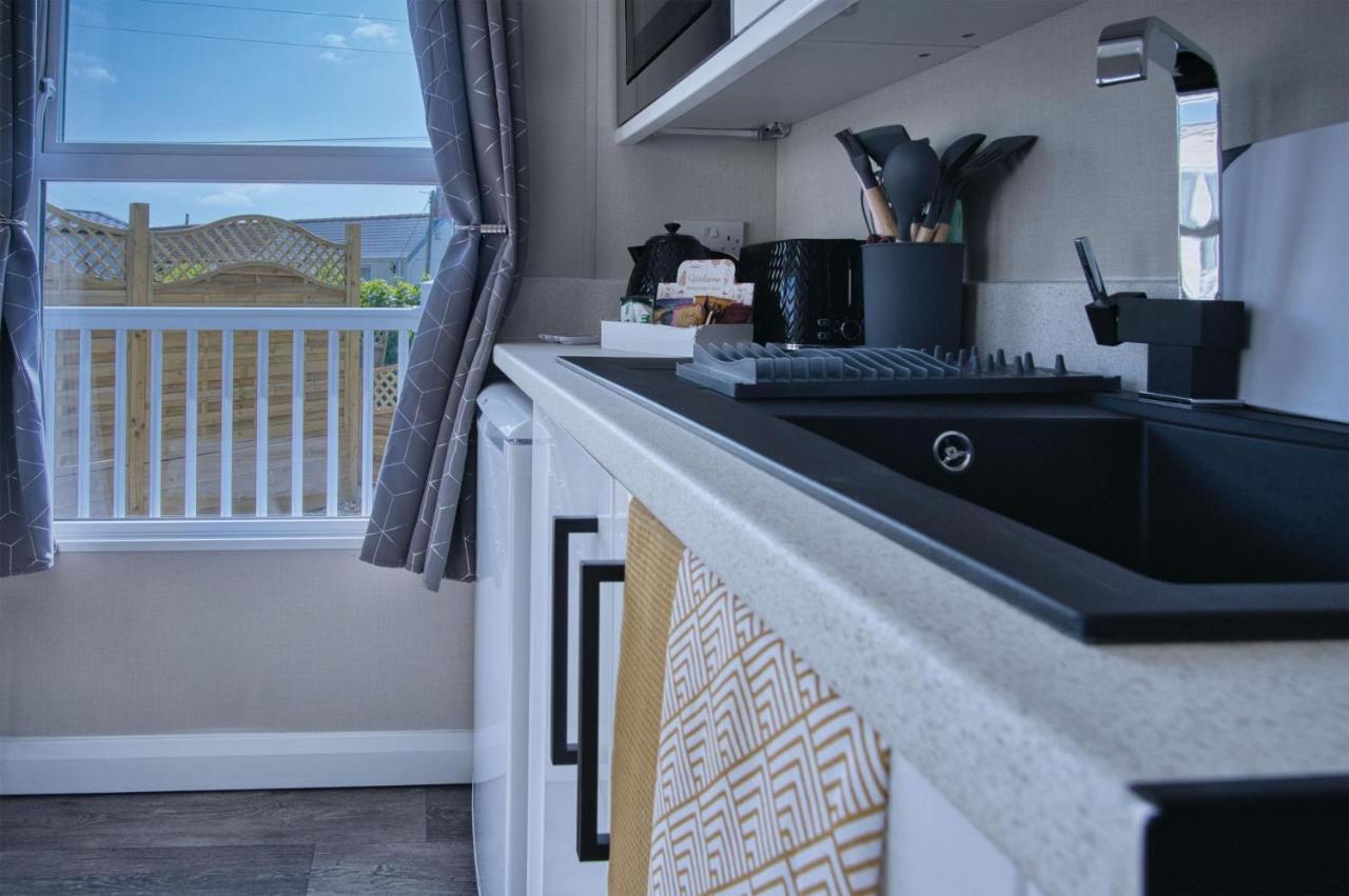 The Studio - 1 Bedroom Cabin - Amroth Exterior photo