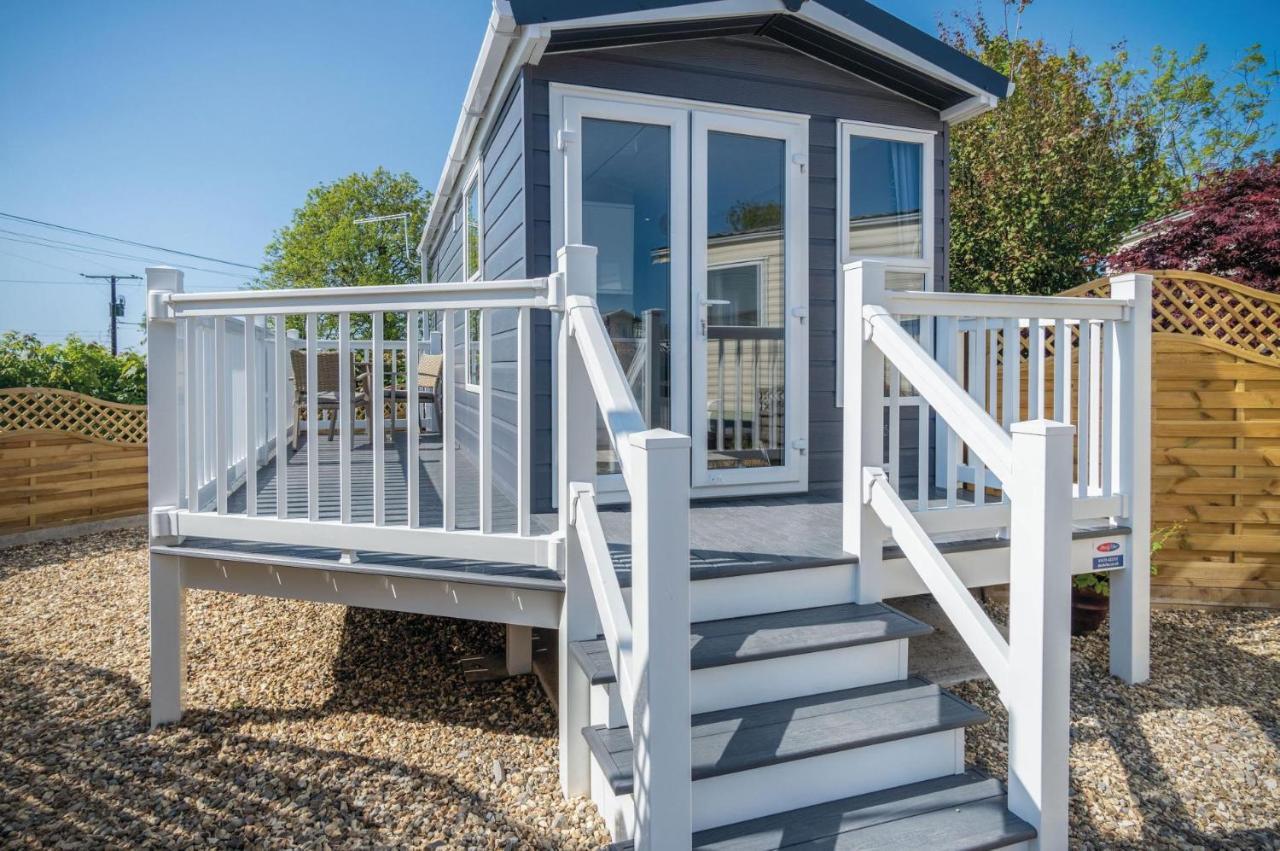 The Studio - 1 Bedroom Cabin - Amroth Exterior photo