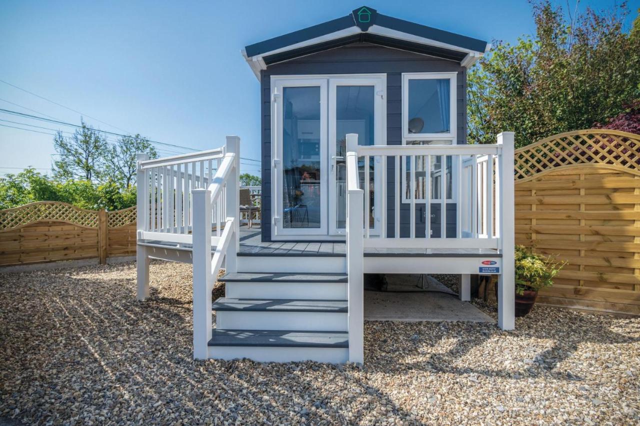 The Studio - 1 Bedroom Cabin - Amroth Exterior photo